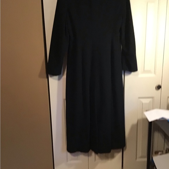 Elegant Perry Ellis/Saks 5th wool coat, fur collar - Picture 3 of 10